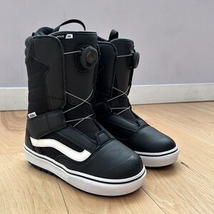 Vans Kids Juvie OG Snowboard Boot, Black/White, Size: 5M(Big Kid)